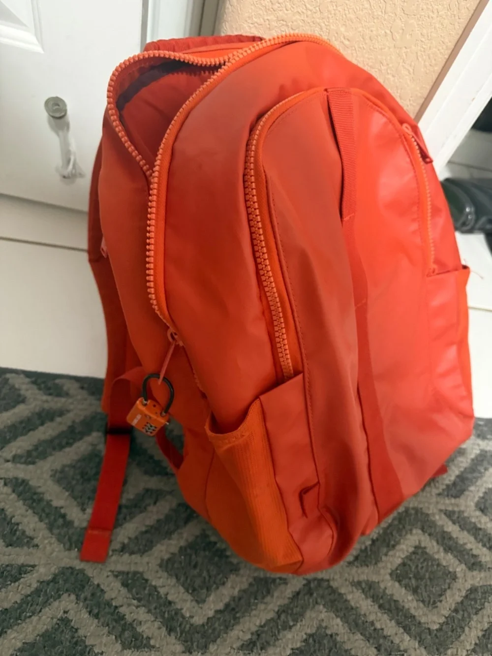 Away F.A.R. Active Backpack 26 L Outdoor Daypack with lock